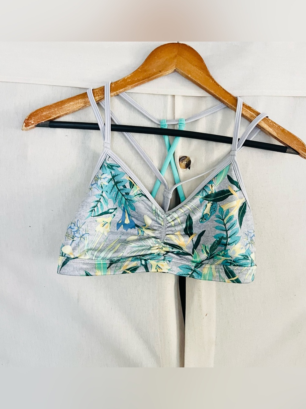 Old Navy Active Tropical Sports Bra